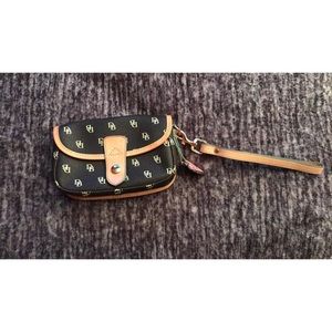 Dooney & Bourke wristlet